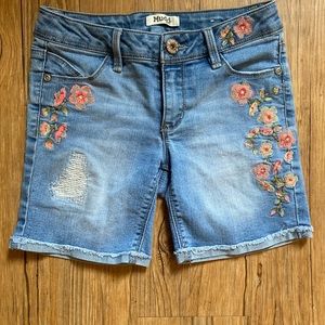 Mudd Girls / Kohls - Girls Size 10 Flower Embroidered Denim Shorts